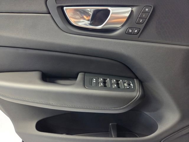Certified 2025 Volvo XC60 B5 Plus image 41
