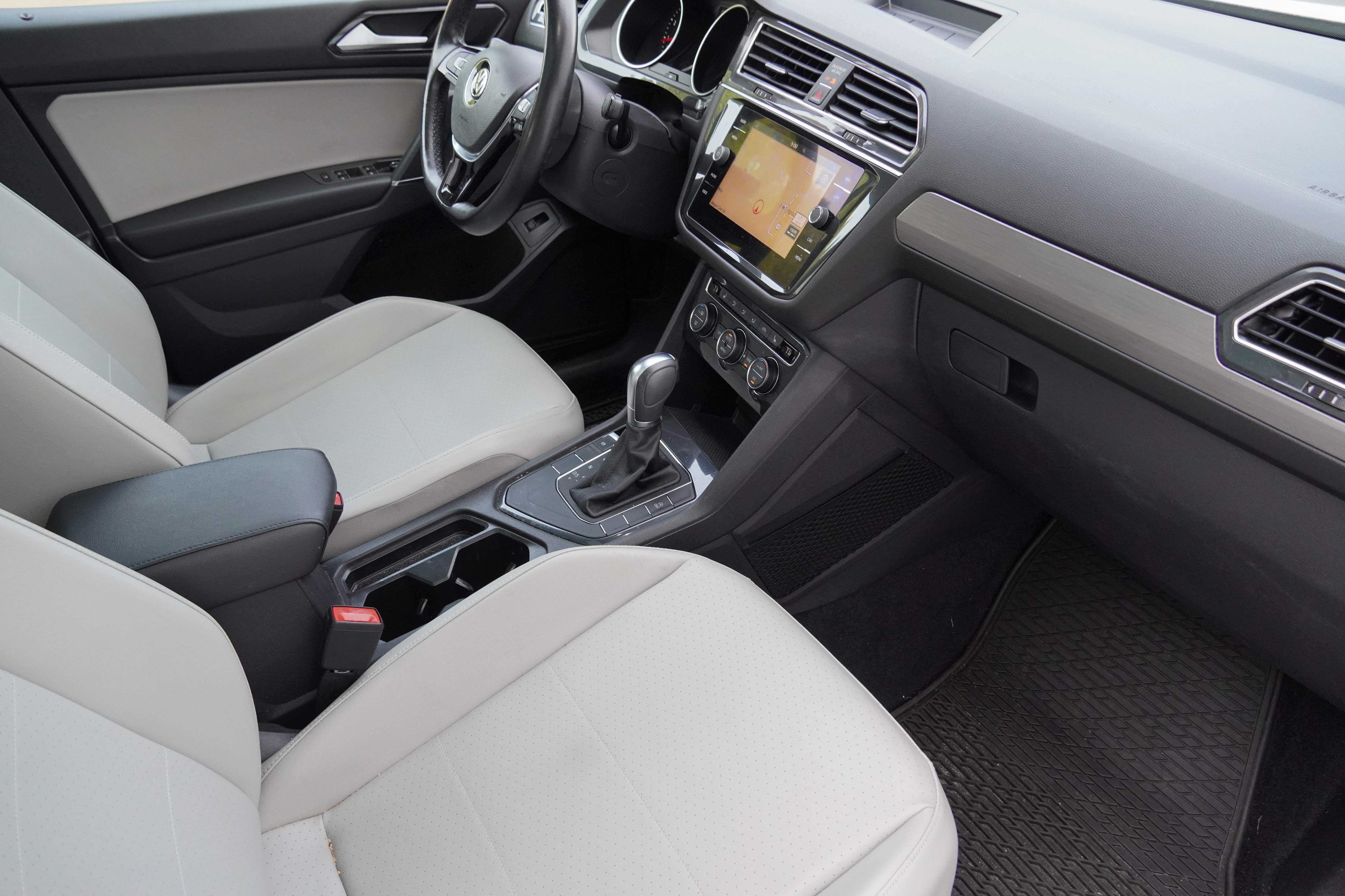 Used 2018 Volkswagen Tiguan SEL FWD image 10