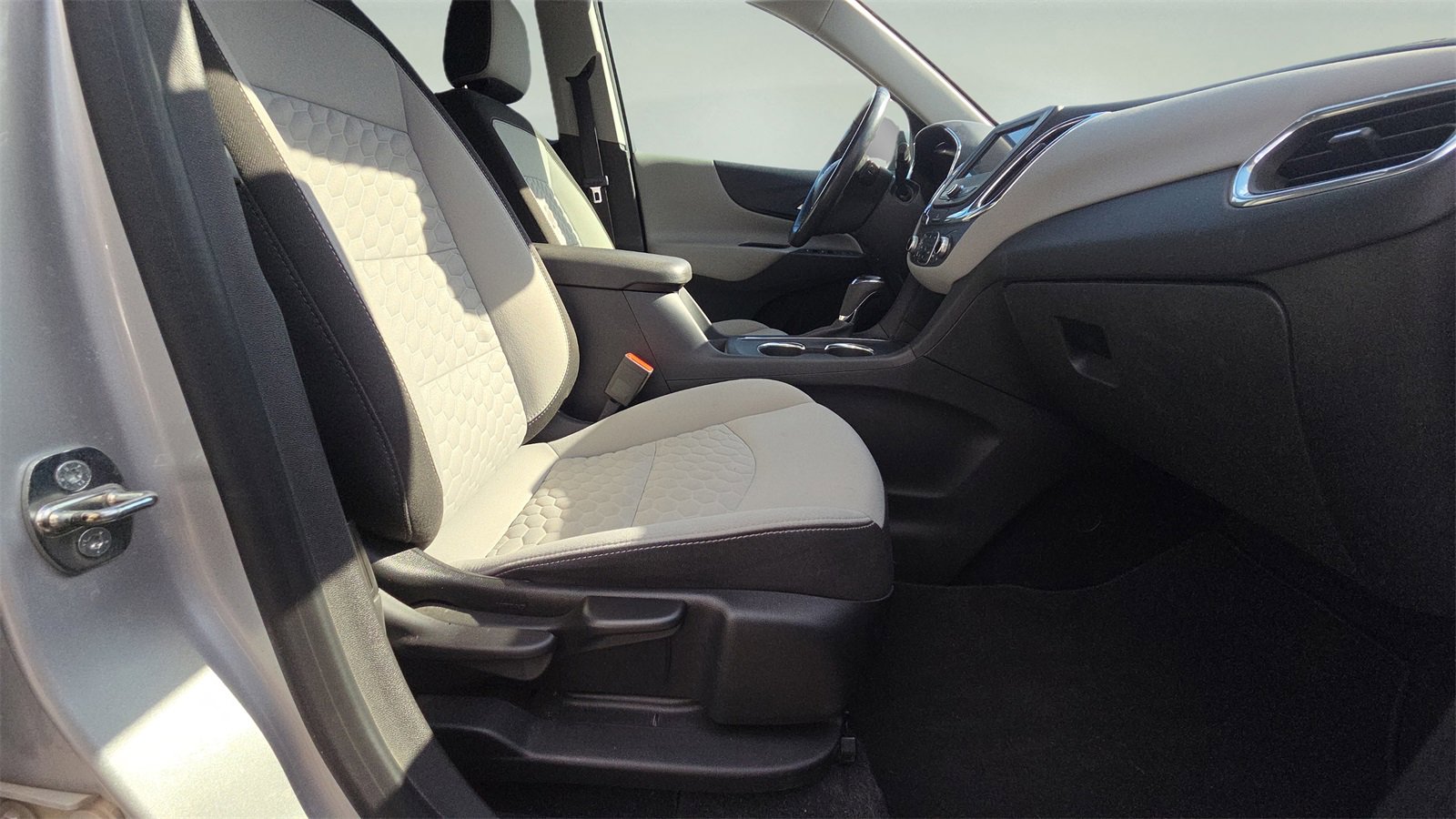 Used 2020 Chevrolet Equinox LT image 13