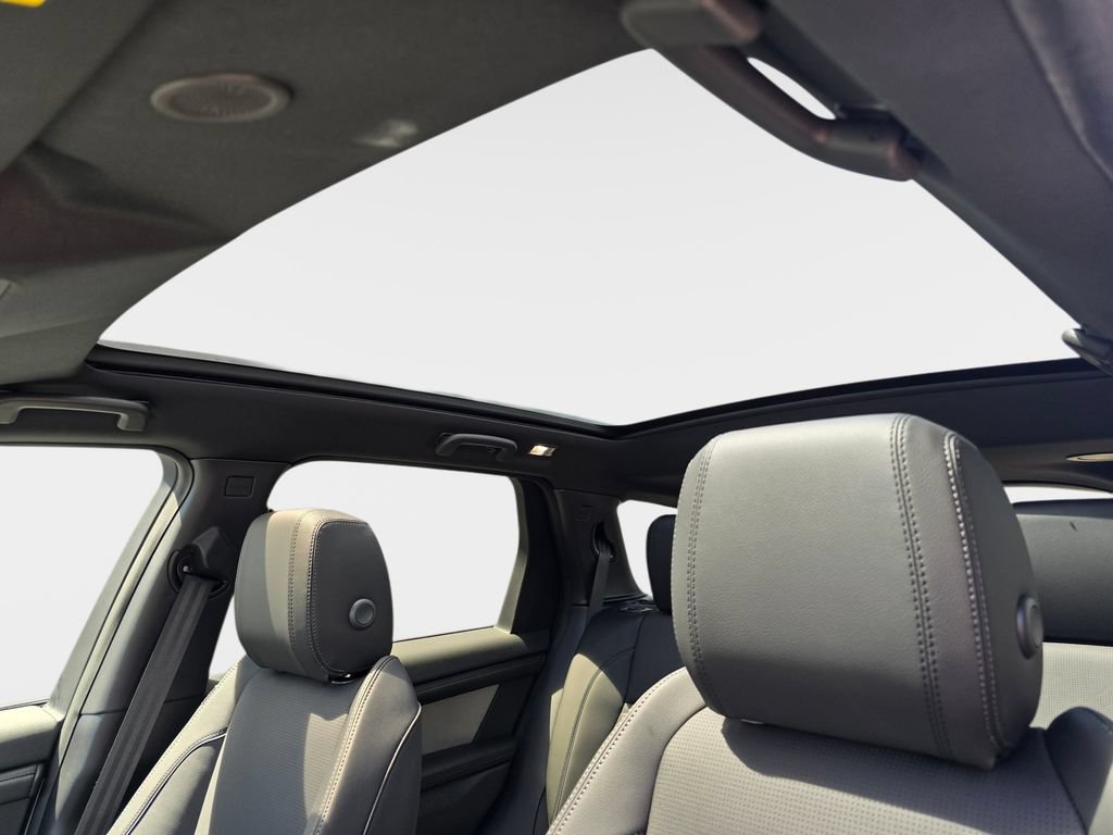 New 2026 Land Rover Discovery Sport Landmark AWD/4WD image 30