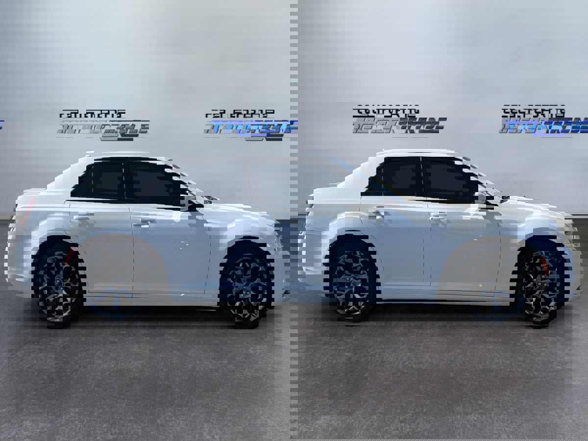 Used 2018 Chrysler 300 S image 4