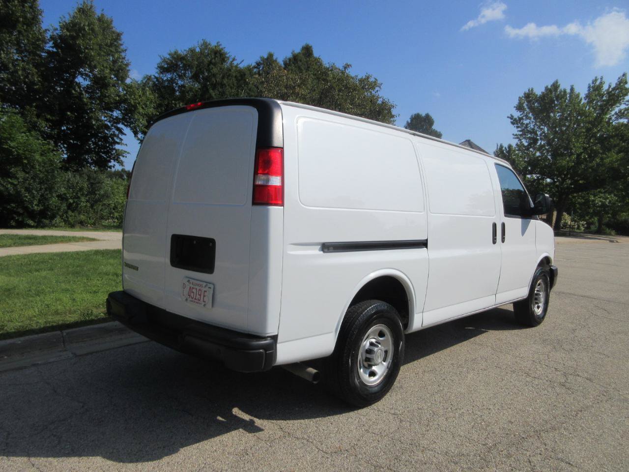 Used 2021 Chevrolet Express 2500 w/ Driver Convenience Package RWD image 9