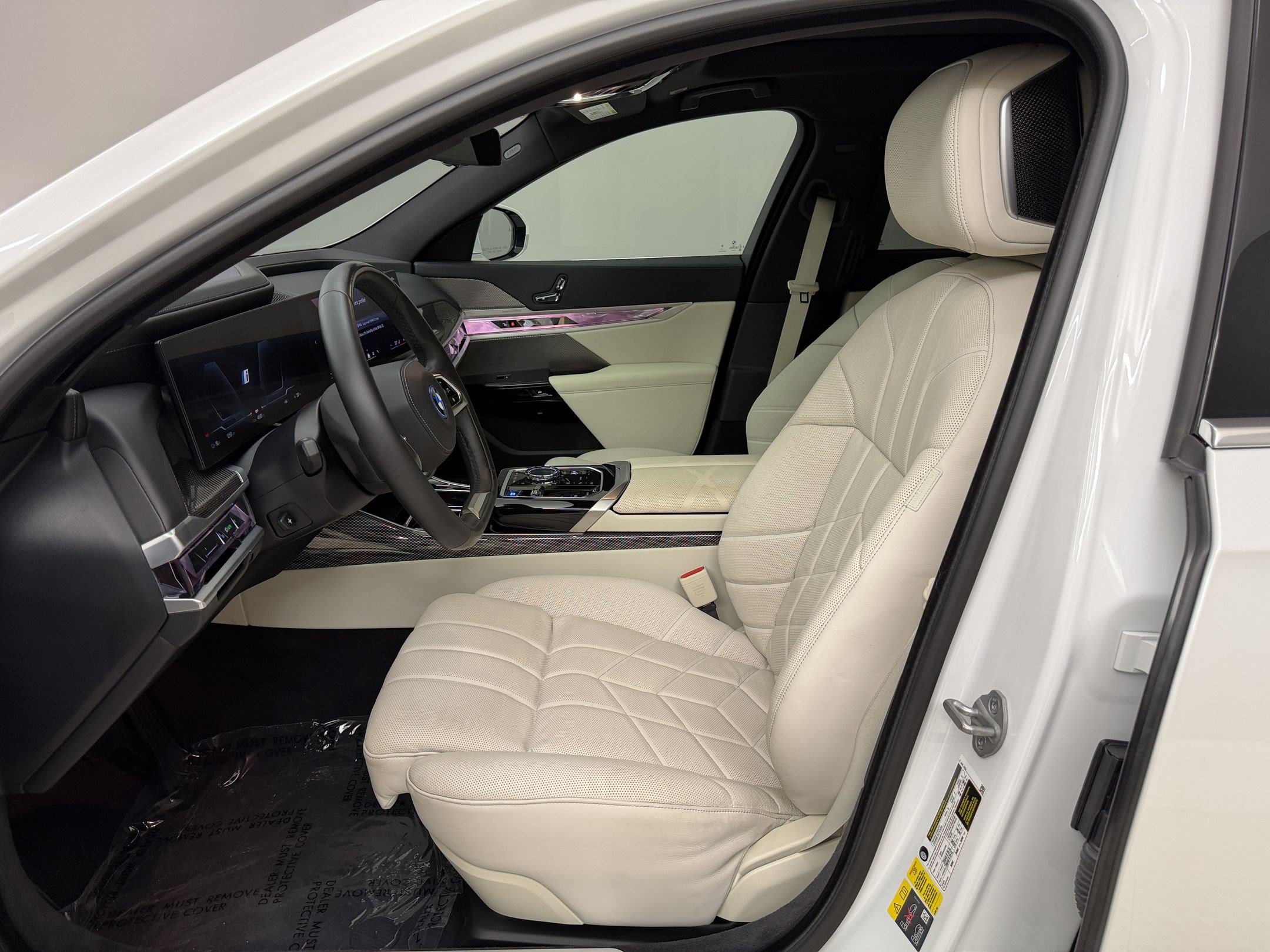 Certified 2023 BMW i7 xDrive60 AWD/4WD image 5