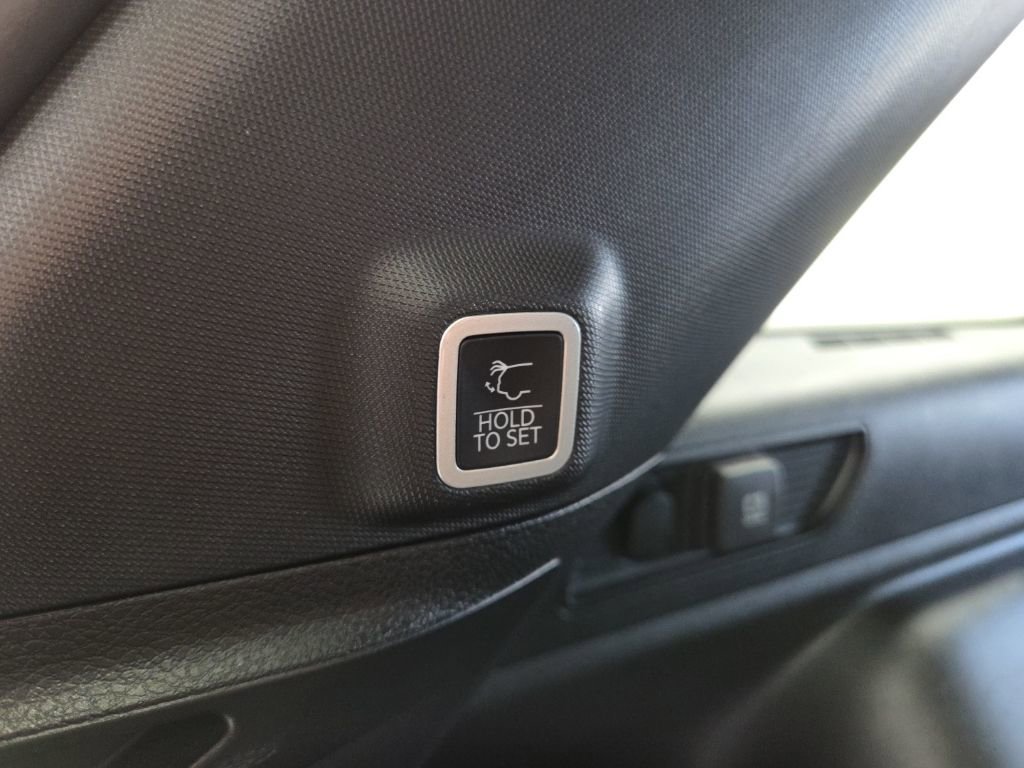 Used 2024 Jeep Grand Cherokee Limited w/ Luxury Tech Group II image 43