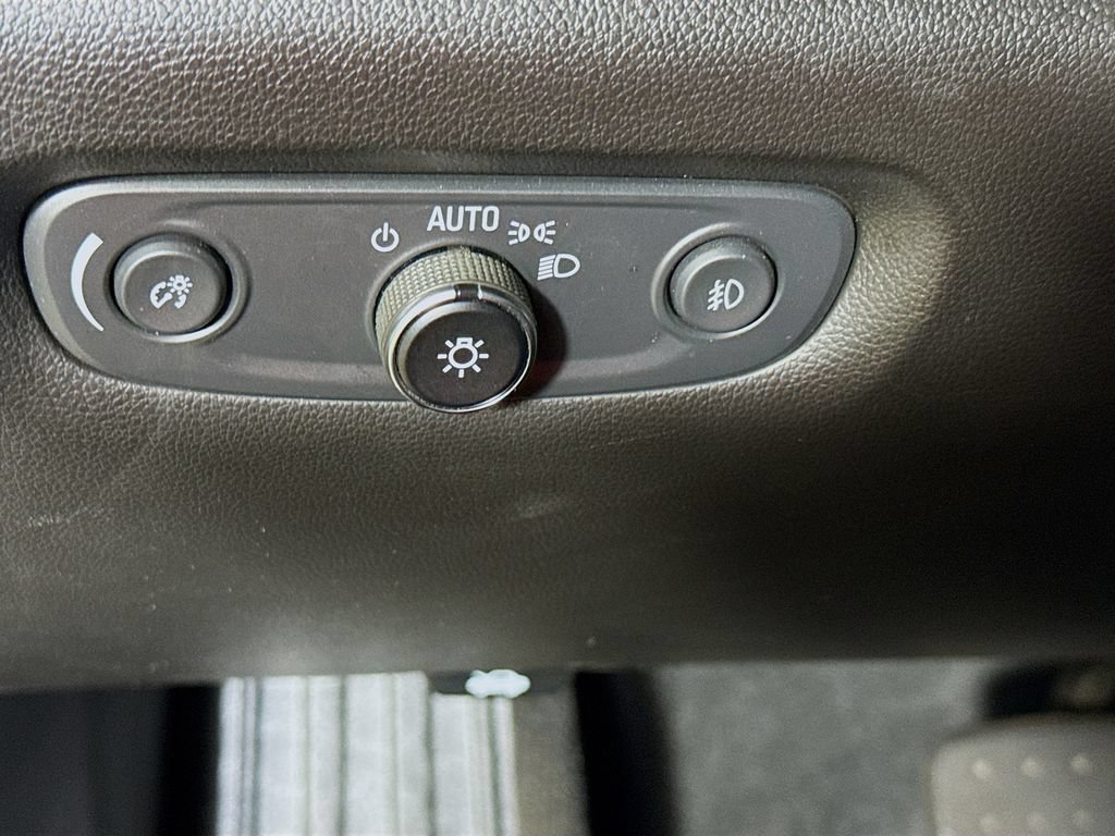 Used 2021 Chevrolet Traverse LT AWD/4WD image 11