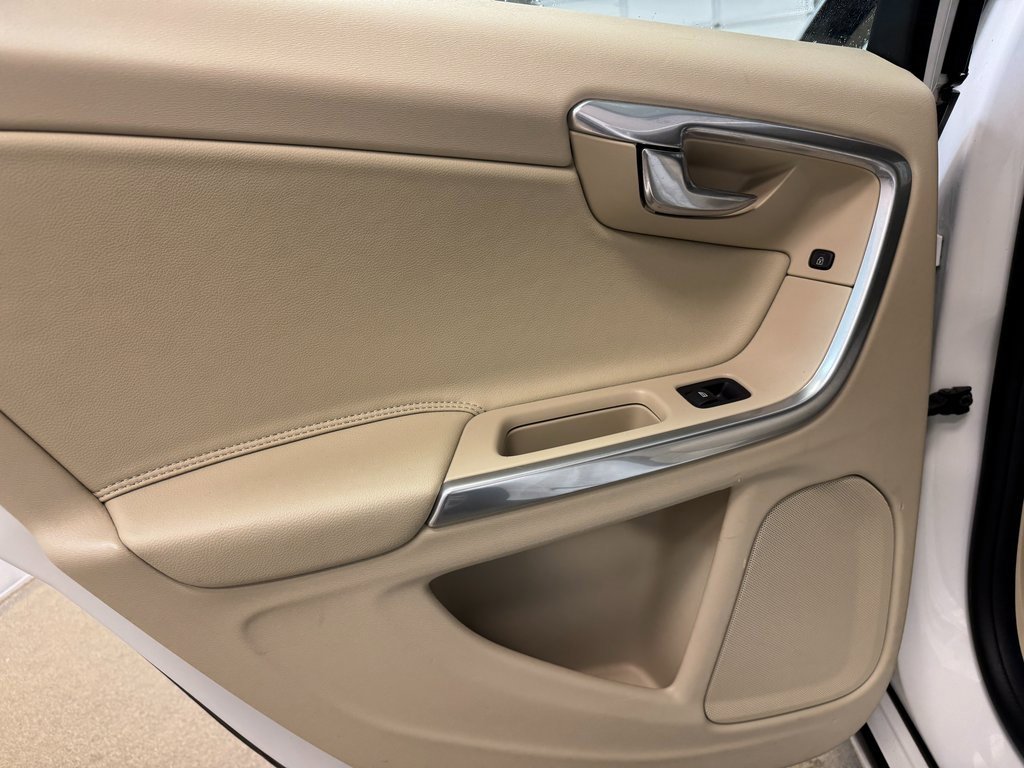 Used 2015 Volvo V60 T5 Premier Plus image 15