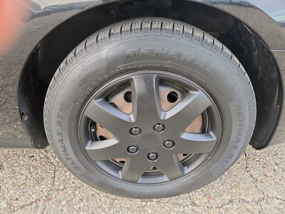 Used 2010 Hyundai Elantra GLS image 29