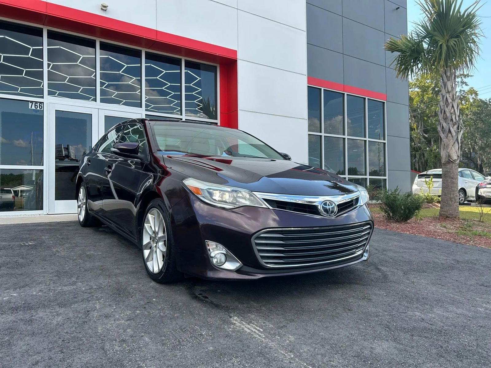 Used 2013 Toyota Avalon Limited image 3