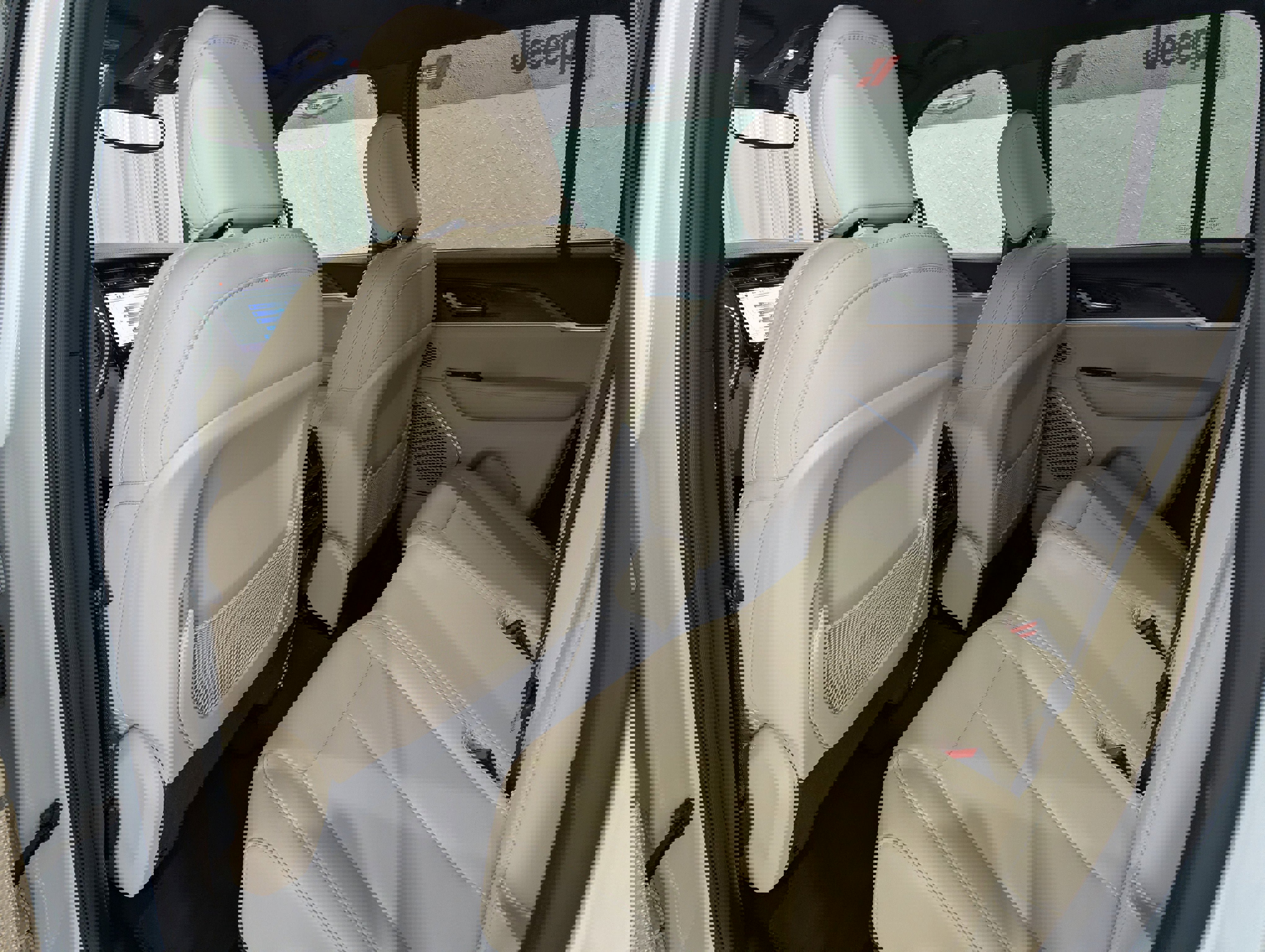 Used 2024 Jeep Grand Cherokee Limited image 11