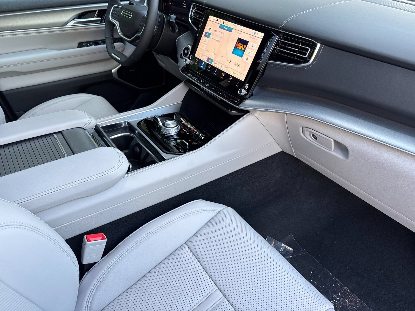 New 2026 Jeep Grand Wagoneer Limited AWD/4WD image 17