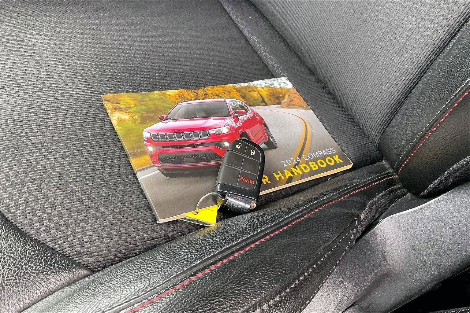 Used 2024 Jeep Compass Trailhawk image 12