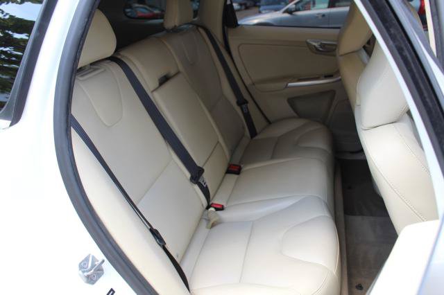 Used 2015 Volvo XC60 T6 Premier Plus AWD/4WD image 32