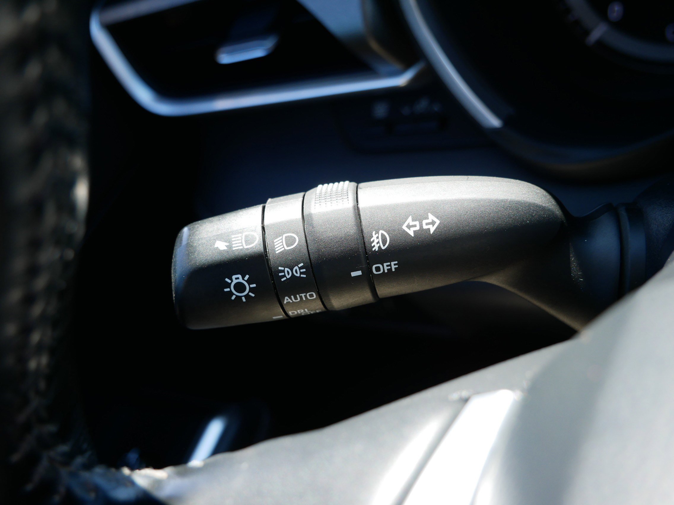 Used 2020 Toyota Highlander XLE AWD/4WD image 29