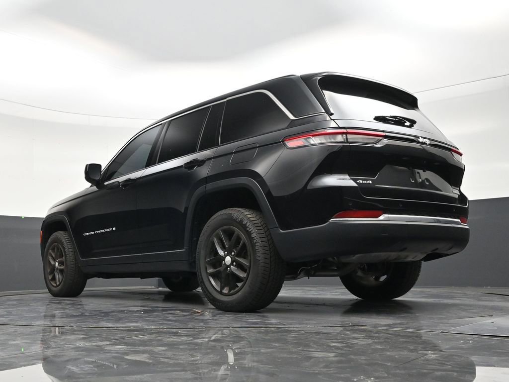Used 2024 Jeep Grand Cherokee Laredo X w/ Luxury Tech Group I AWD/4WD image 22