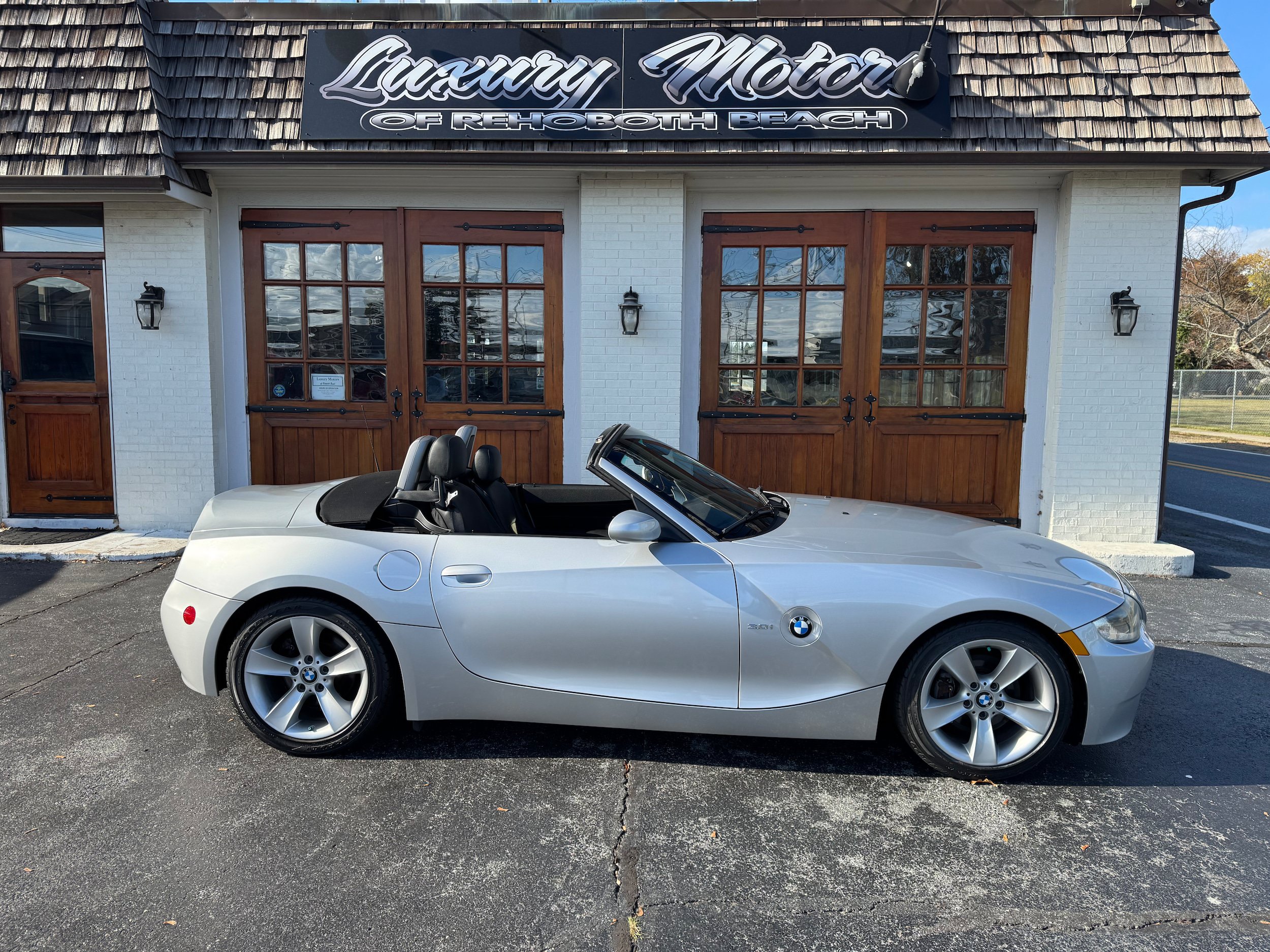 Used 2006 BMW Z4 3.0i RWD image 1