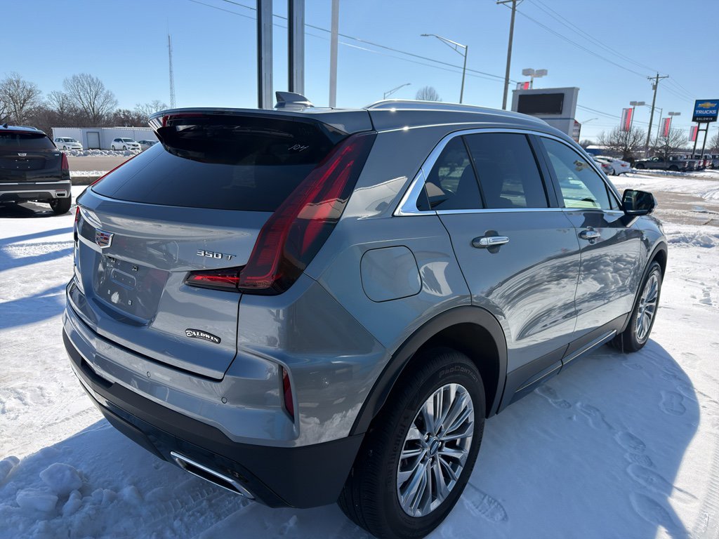 Used 2025 Cadillac XT4 Premium Luxury image 4