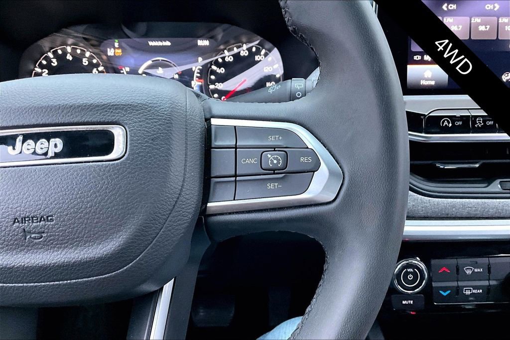 Used 2024 Jeep Compass Latitude image 12