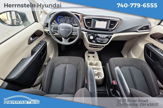 Used 2023 Chrysler Voyager LX FWD image 12