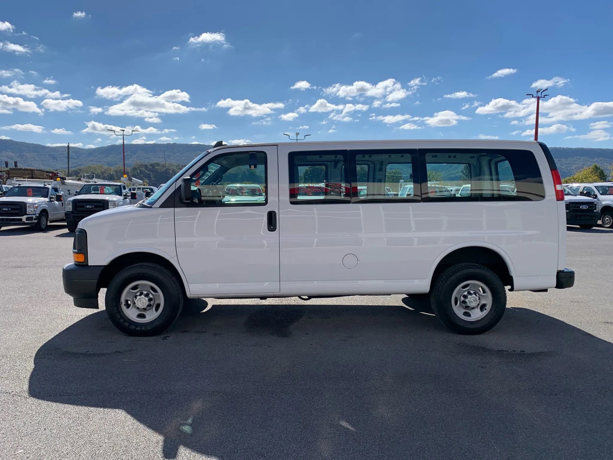 Used 2017 Chevrolet Express 2500 image 5