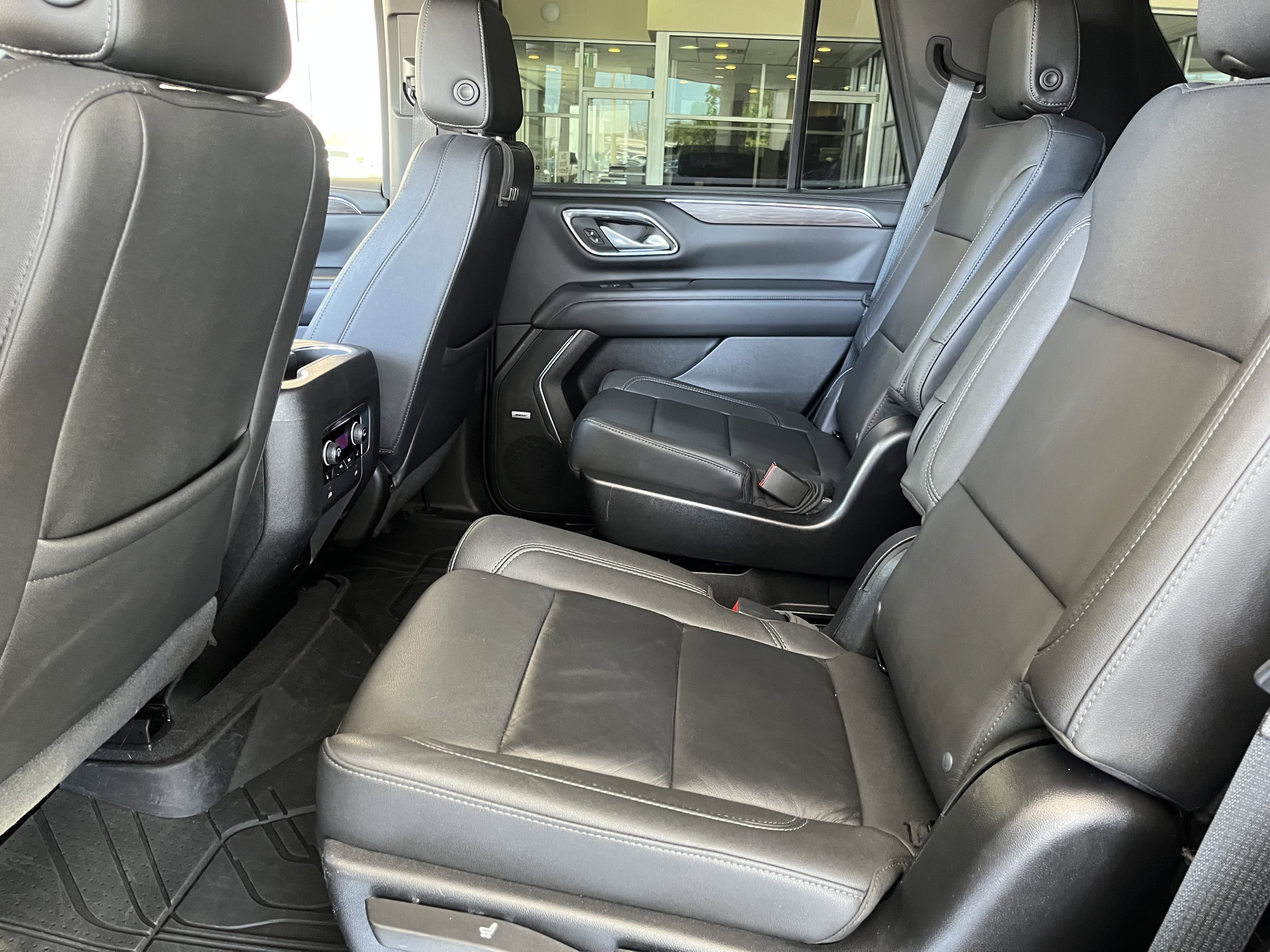 Used 2022 Chevrolet Tahoe LT w/ Luxury Package image 16