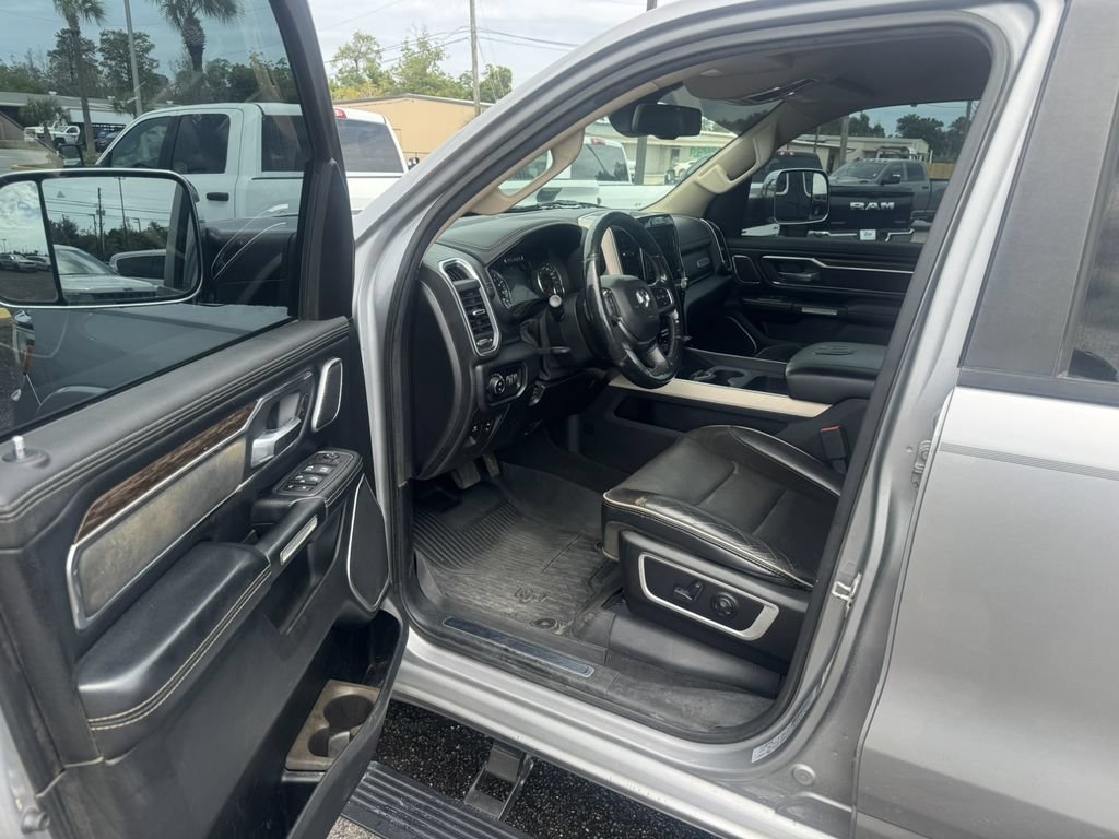 Used 2019 RAM 1500 Laramie AWD/4WD image 10