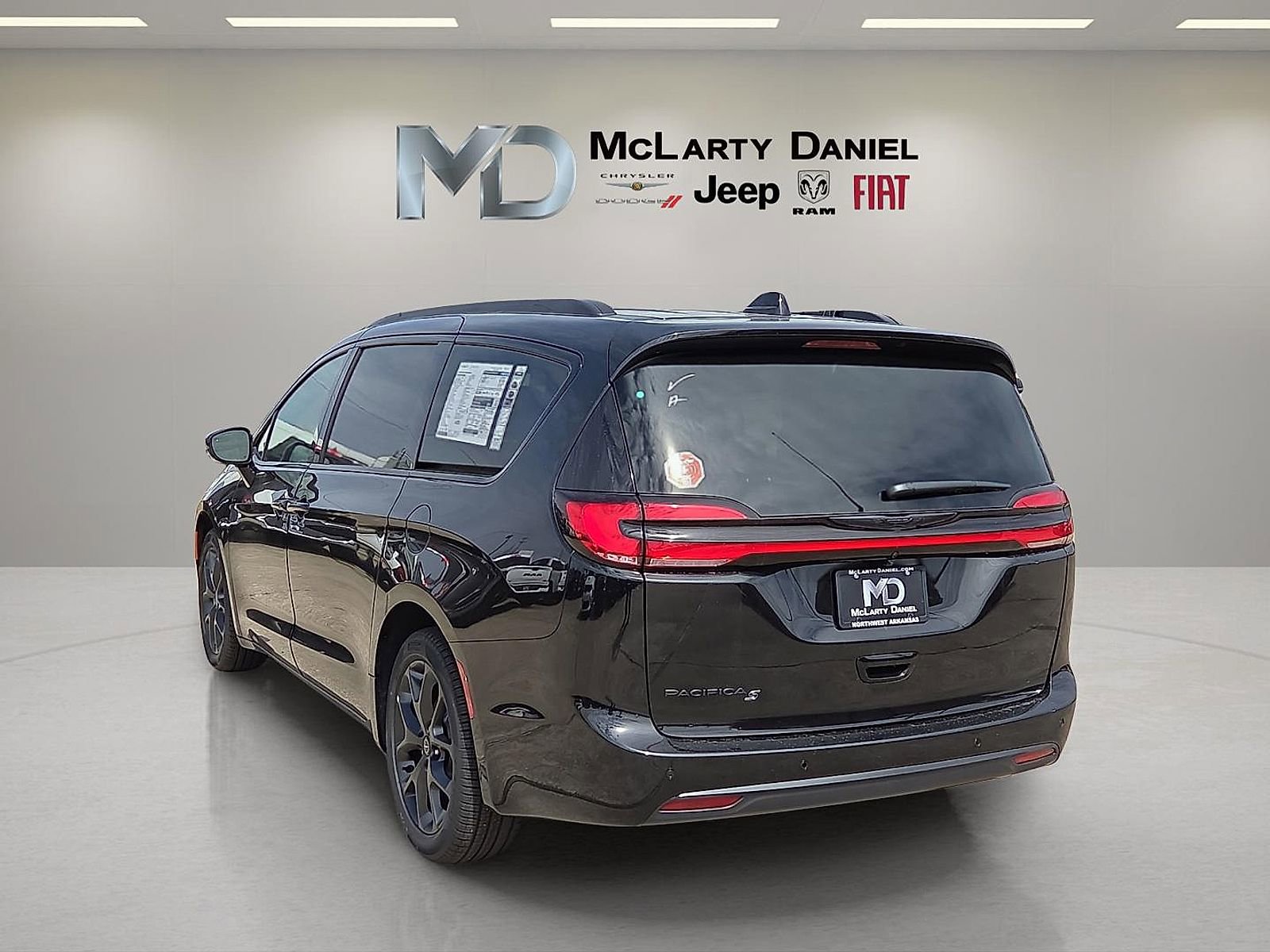 New 2026 Chrysler Pacifica Select w/ S Appearance Package image 4