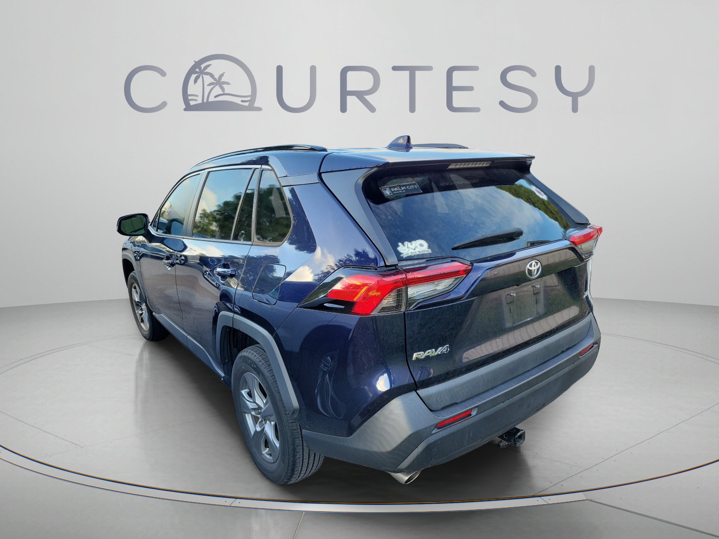 Used 2022 Toyota RAV4 XLE FWD image 3
