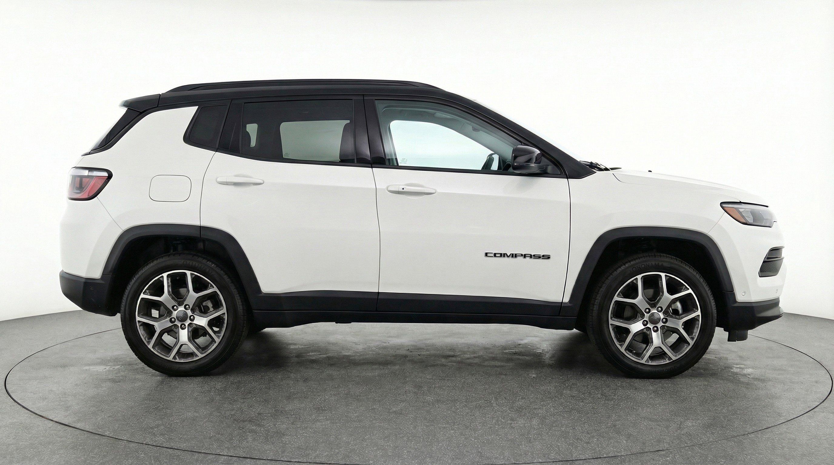 Used 2025 Jeep Compass Limited image 11
