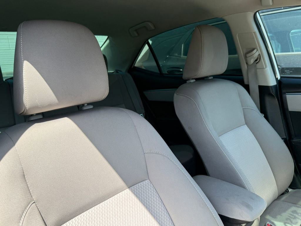 Used 2015 Toyota Corolla LE FWD image 3