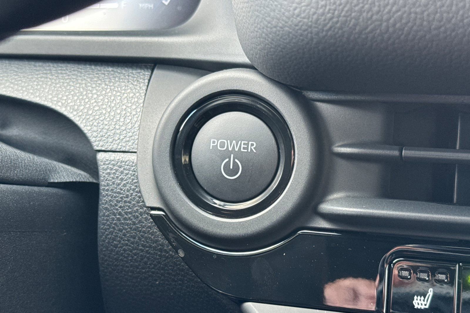 Certified 2025 Toyota Crown Signia image 27