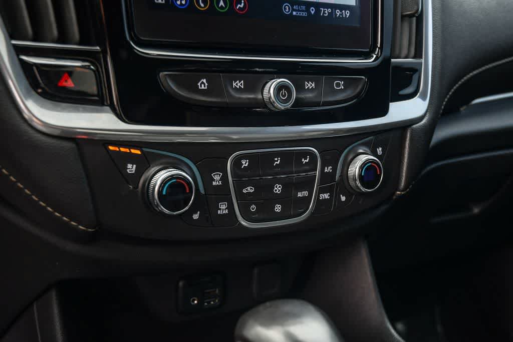 Used 2022 Chevrolet Traverse Premier FWD image 22
