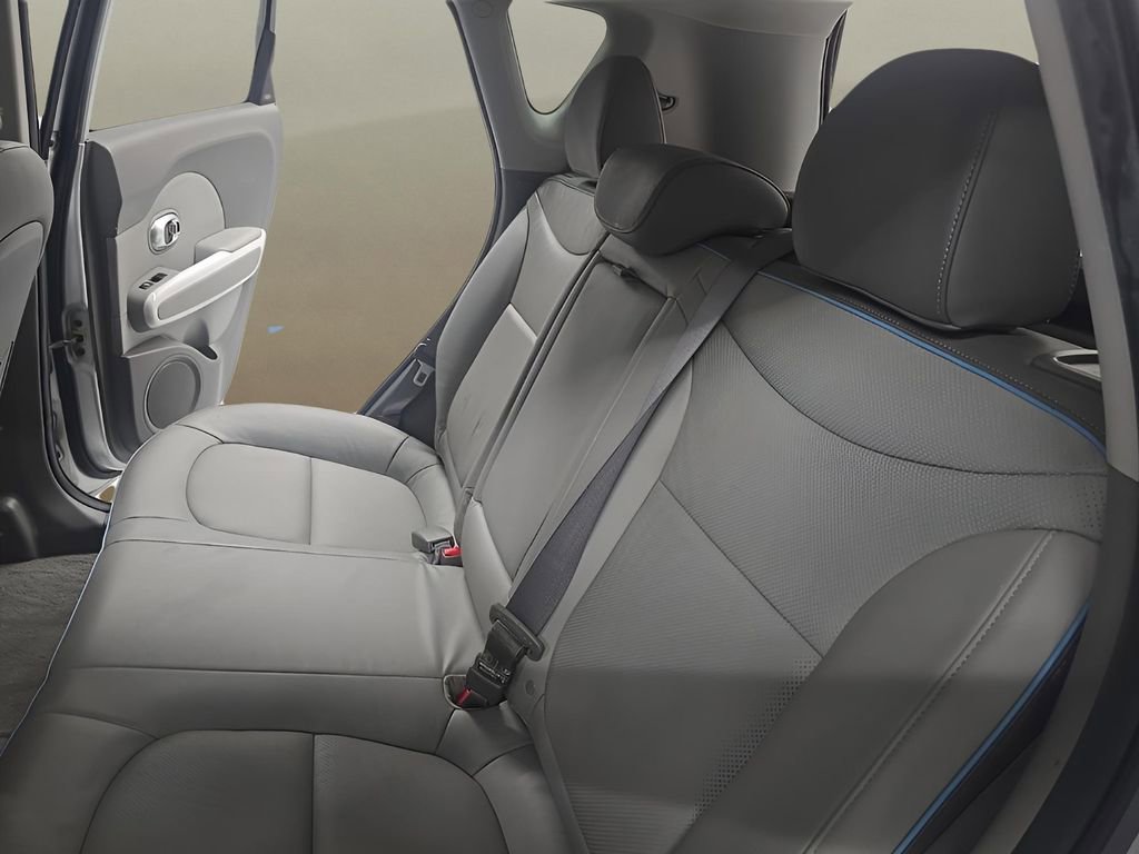 Used 2017 Kia Soul EV + w/ Sun & Fun Package image 15