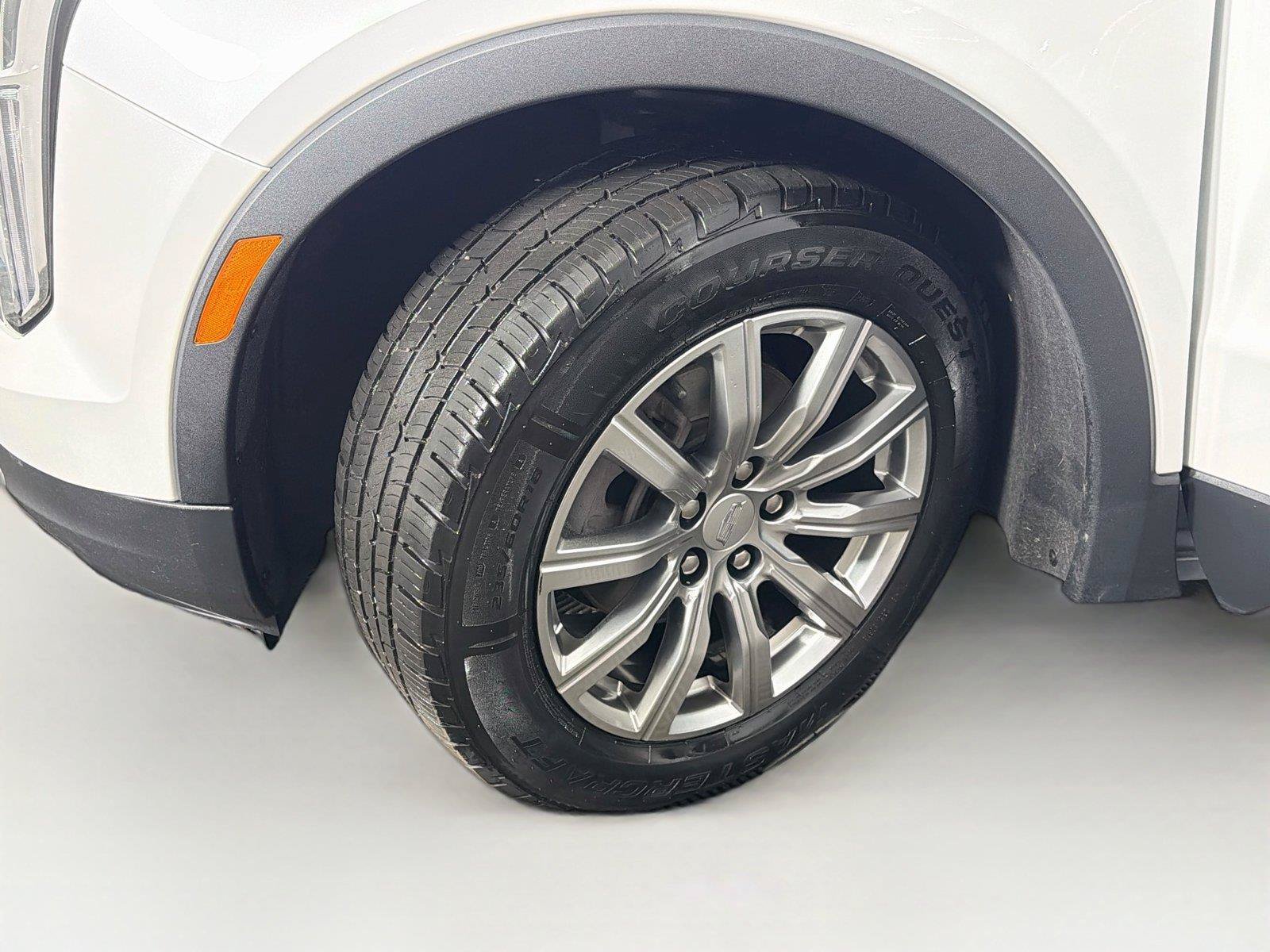 Used 2022 Cadillac XT4 Premium Luxury w/ Driver Assist Package AWD/4WD image 37