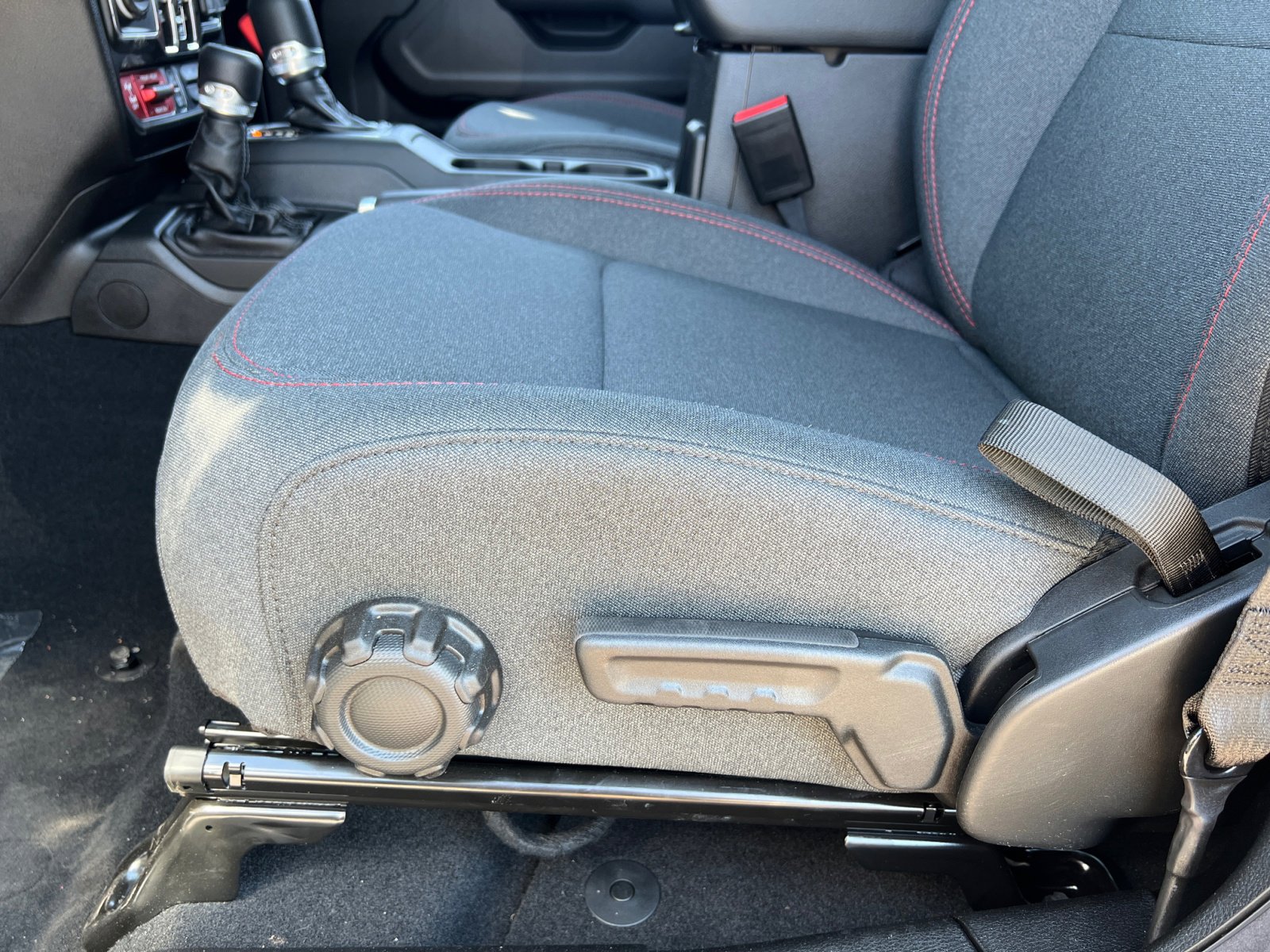 New 2025 Jeep Wrangler Unlimited Rubicon w/ Convenience Group image 14