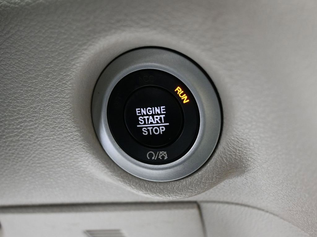 Used 2020 Chrysler Voyager L image 21