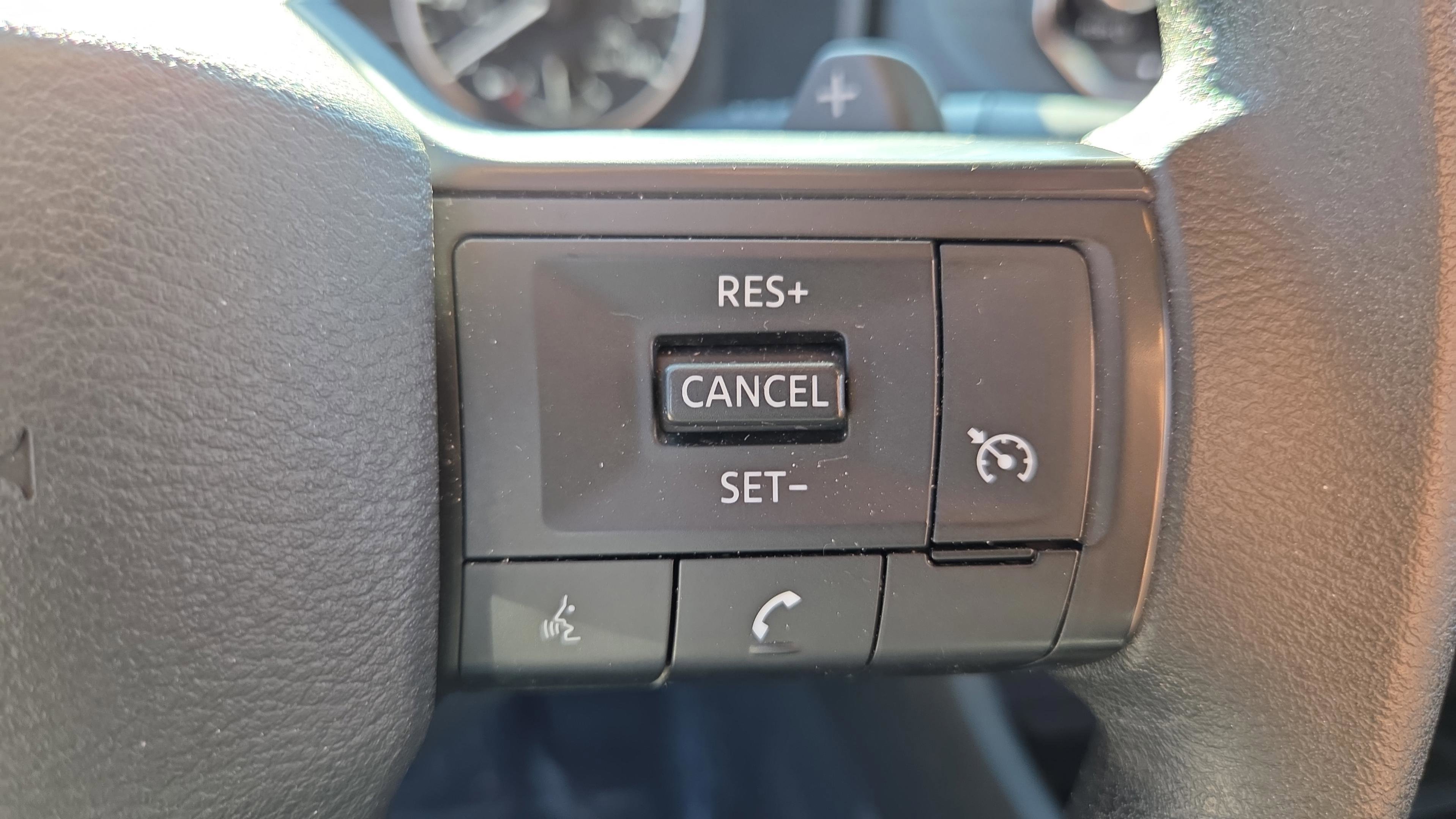 Used 2025 Nissan Rogue S image 27