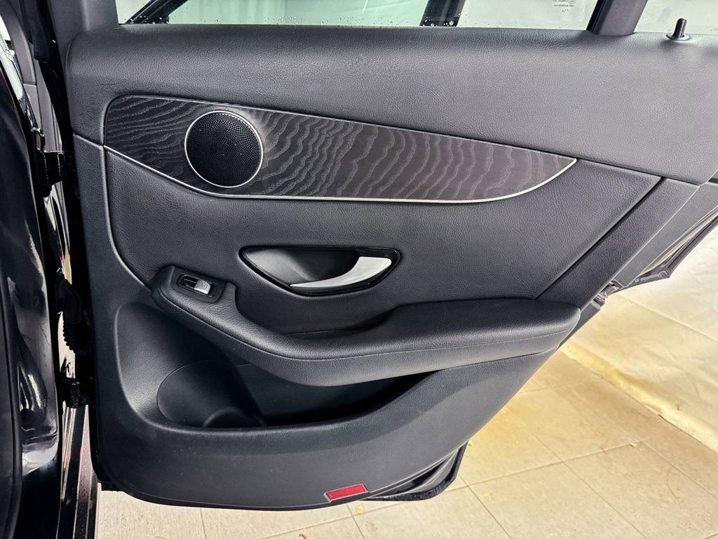 Used 2018 Mercedes-Benz GLC 300 4MATIC w/ Premium Package image 17