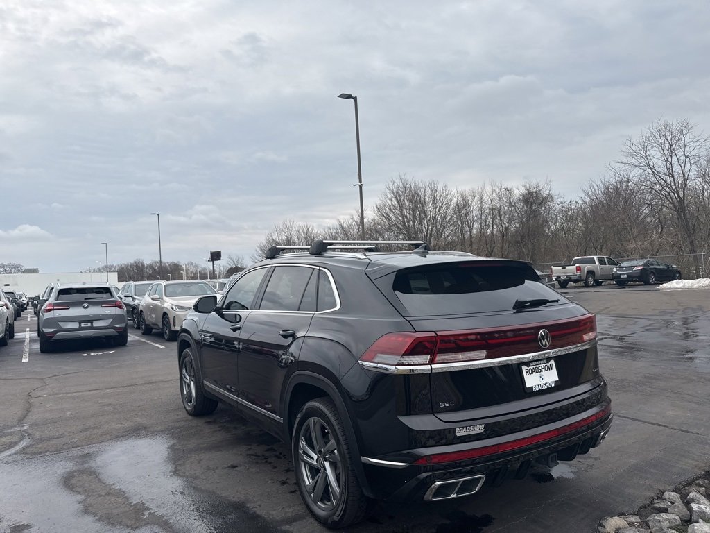 Used 2024 Volkswagen Atlas Cross Sport SEL R-Line image 3