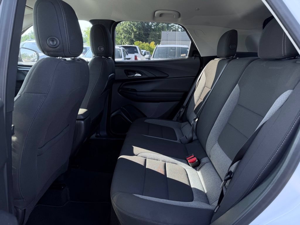 Used 2025 Chevrolet TrailBlazer LT AWD/4WD image 18