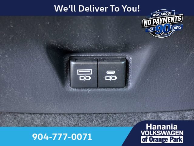 Used 2025 Toyota Camry SE w/ Convenience Package FWD image 13