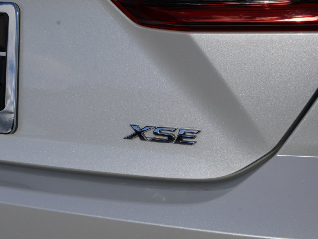 Used 2025 Toyota Camry XSE FWD image 8