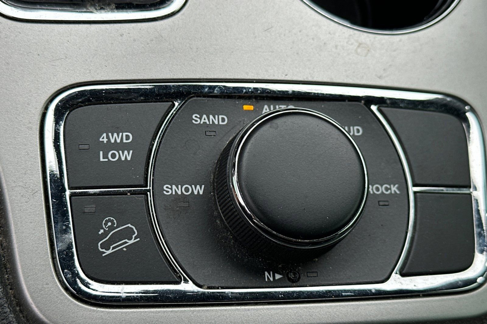 Used 2018 Jeep Grand Cherokee Limited image 32