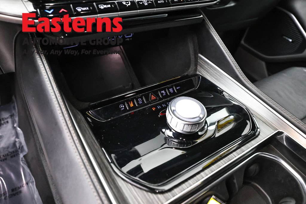 Used 2024 Jeep Wagoneer L Series II RWD image 13