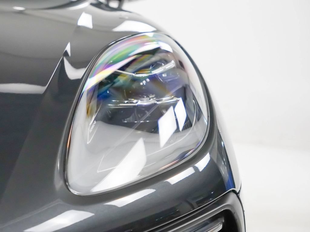 Certified 2026 Porsche Macan AWD/4WD image 6