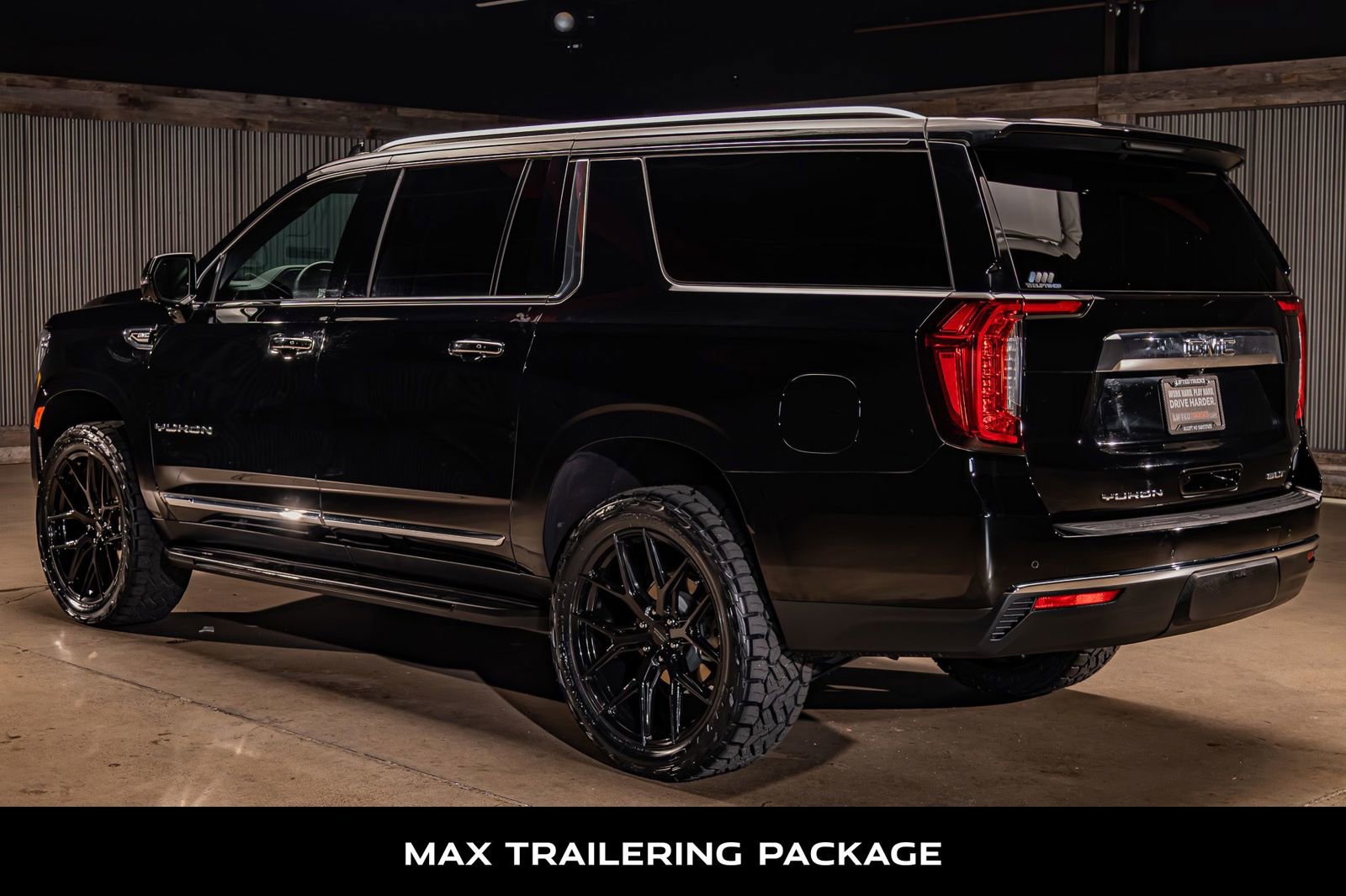 Used 2024 GMC Yukon XL SLT w/ SLT Luxury Package image 7