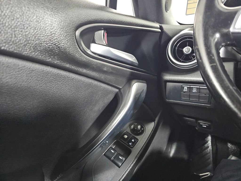 Used 2017 FIAT 124 Spider Classica image 30