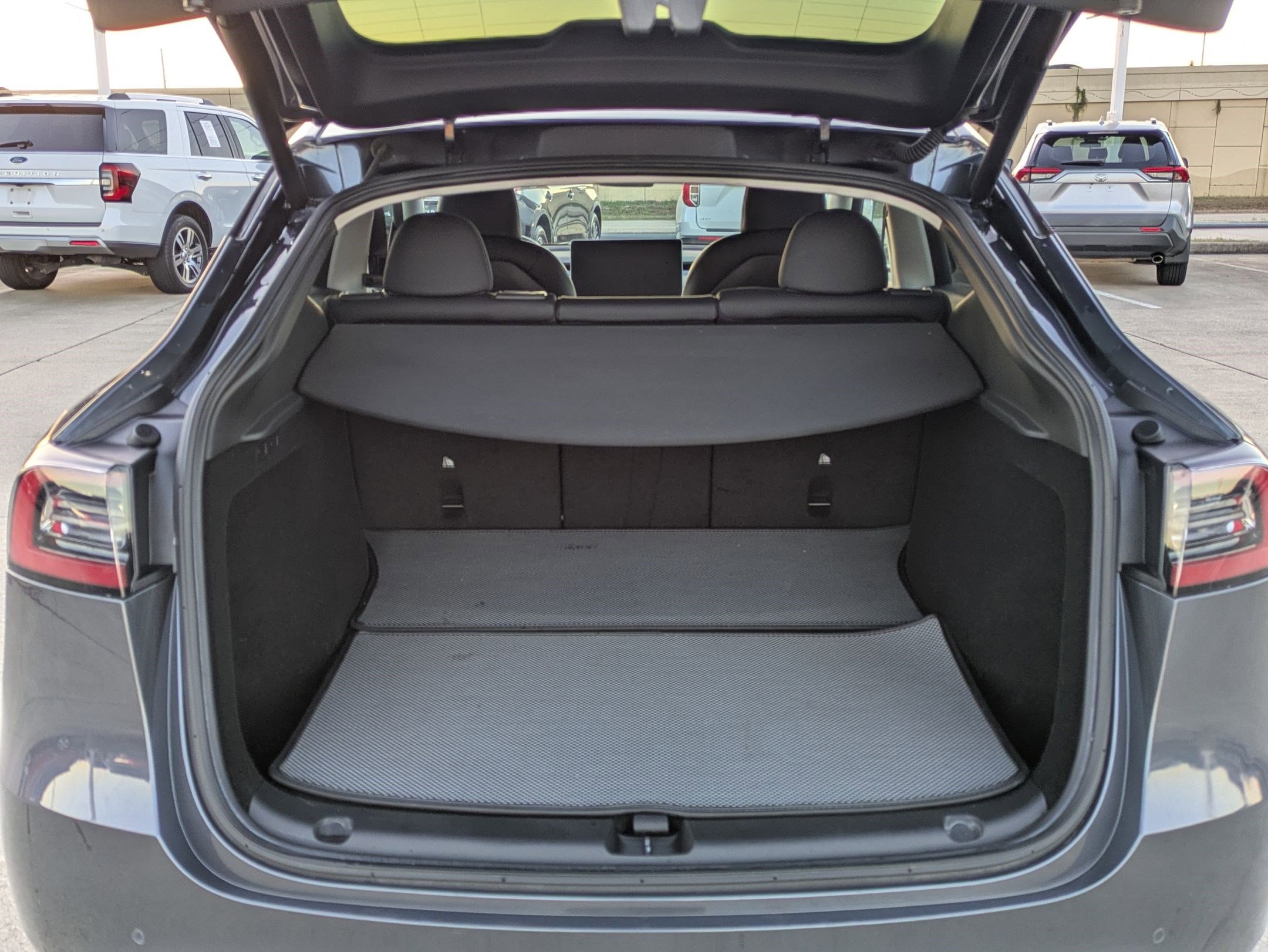 Used 2022 Tesla Model Y Long Range image 28