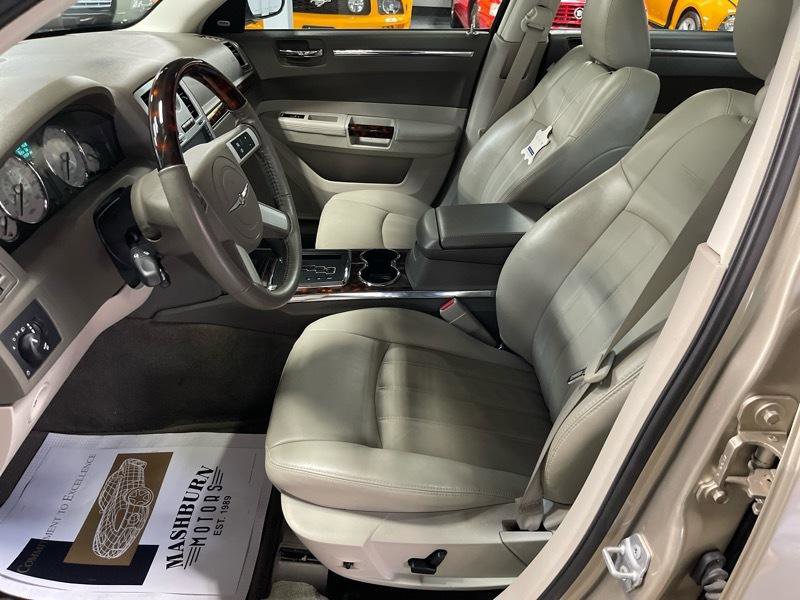 Used 2008 Chrysler 300 C w/ Sound Group II image 24