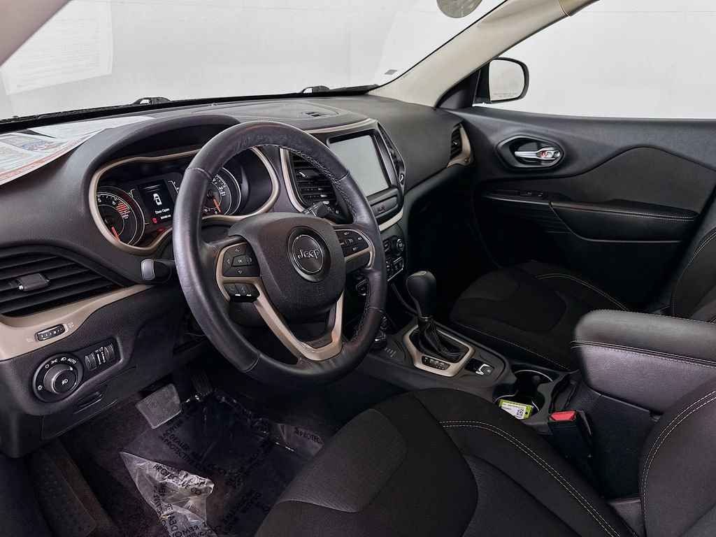 Used 2016 Jeep Cherokee Latitude w/ Cold Weather Group image 14