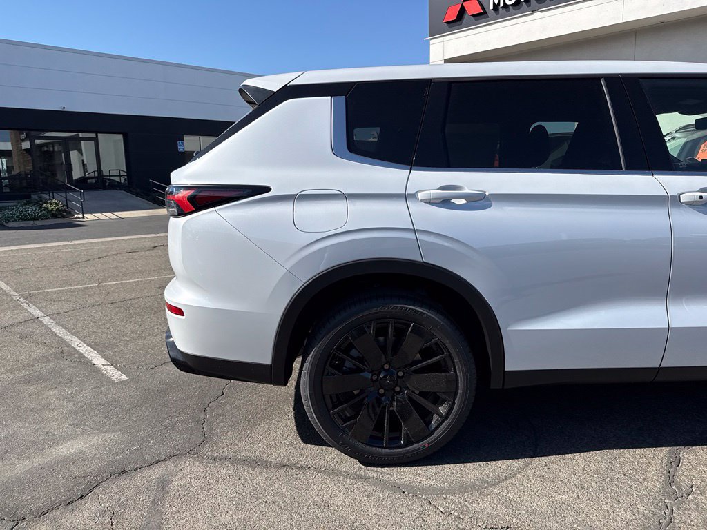New 2026 Mitsubishi Outlander LE FWD image 13